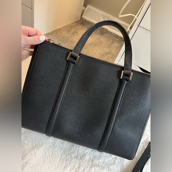 Kate Spade Tote - Picture 2 of 16